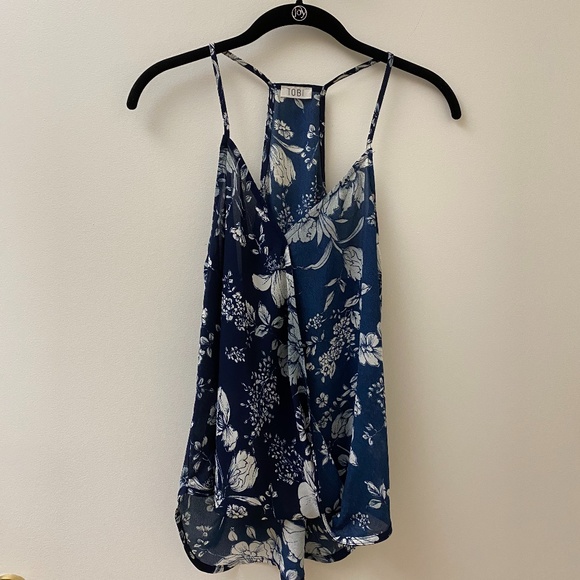 TOBI Navy and White Floral V Neck Top - Picture 2 of 4